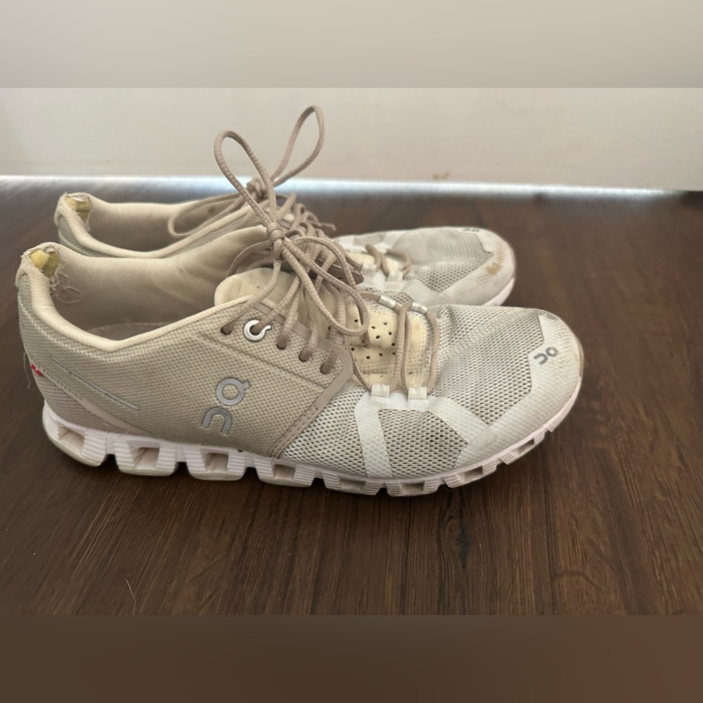 On clouds Size 8.5 Women’s